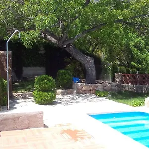 Chalet Garganton, Las Cabritas